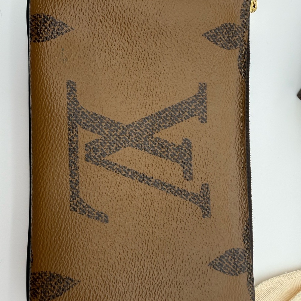 Louis Vuitton Reverse Giant Double Zip Pochette - Picture 13 of 16